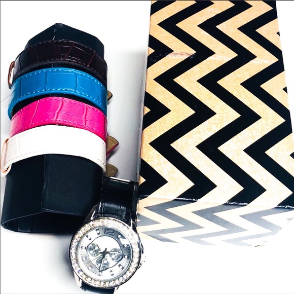 Accessories - Woman’s watch gift set w/interchangeable straps